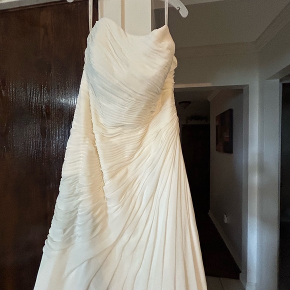 Beautiful ivory David's Bridal wedding dress size 16w/belt & wrap Style- 9V3540 - Picture 4 of 13